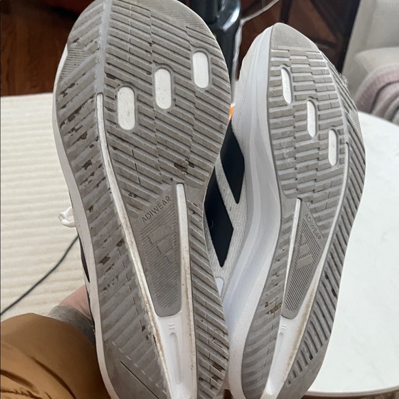 Adidas Classic White Shoes with Black Accents - Picture 4 of 5